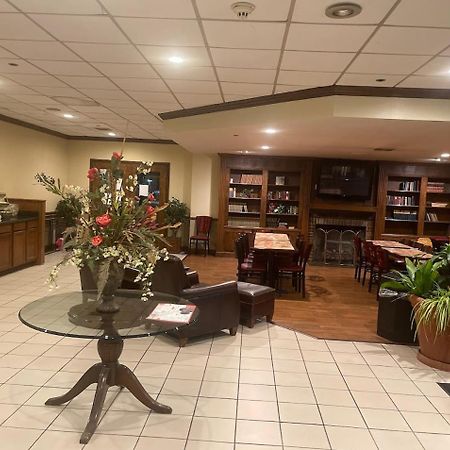 Econo Lodge Inn & Suites Norton Zewnętrze zdjęcie