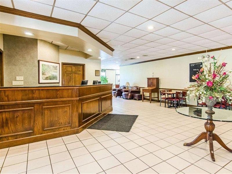 Econo Lodge Inn & Suites Norton Zewnętrze zdjęcie
