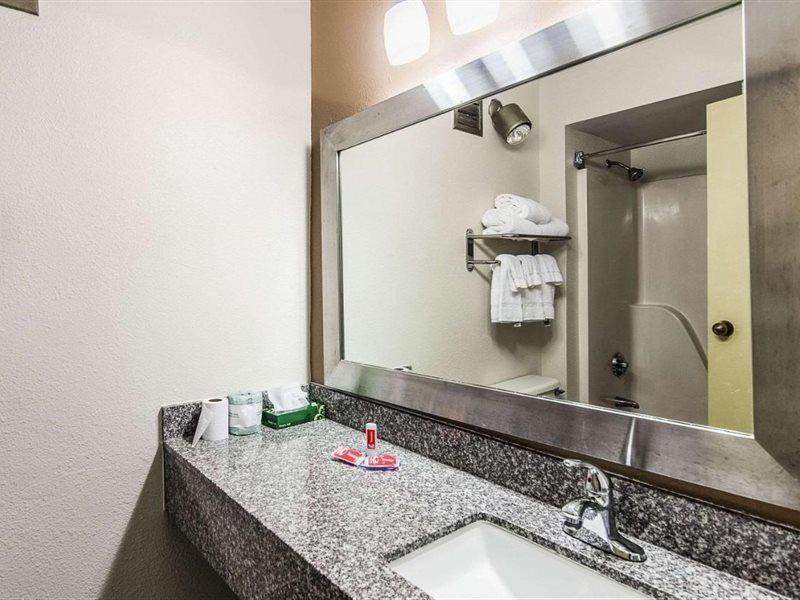 Econo Lodge Inn & Suites Norton Zewnętrze zdjęcie