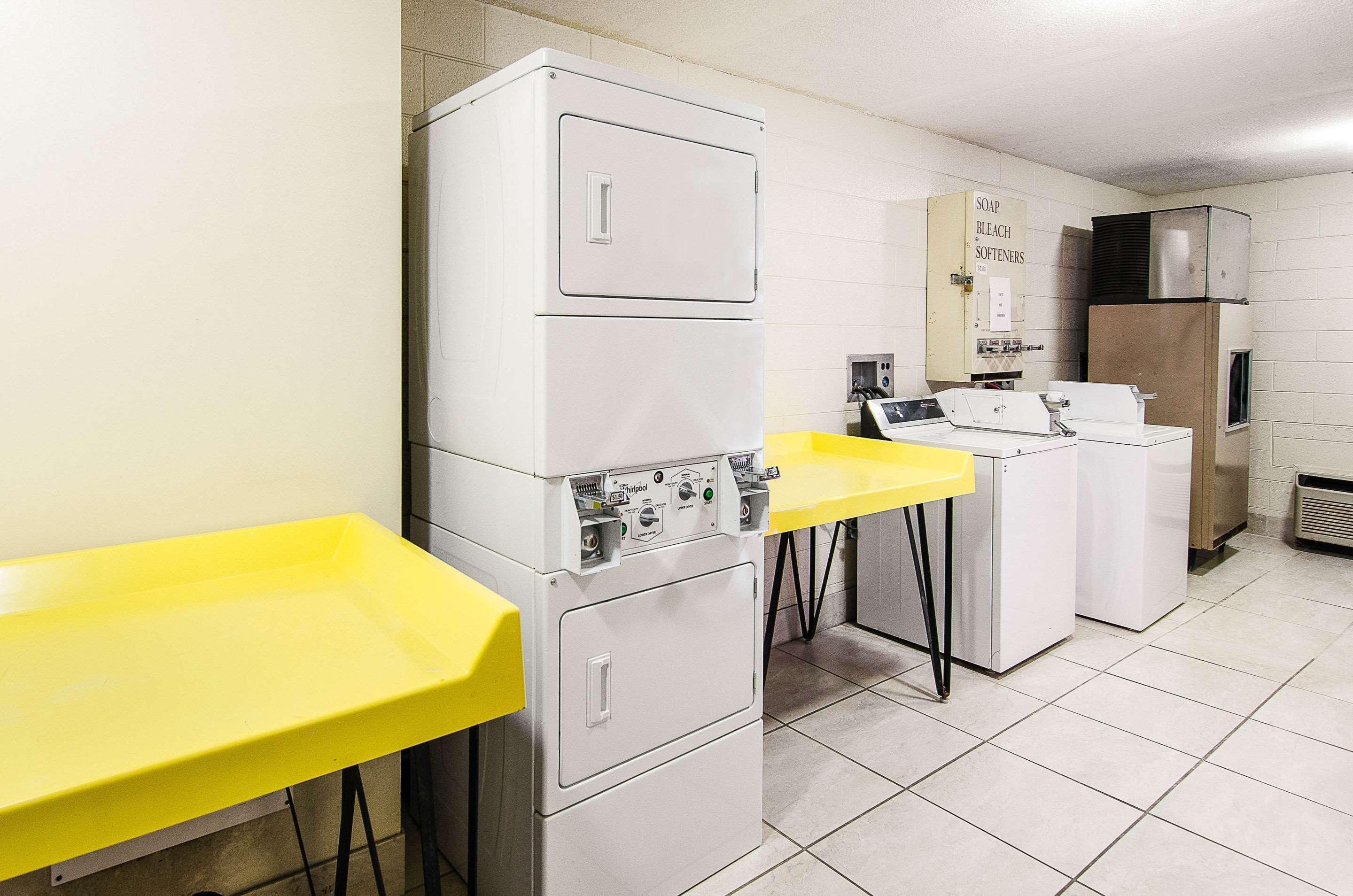 Econo Lodge Inn & Suites Norton Zewnętrze zdjęcie