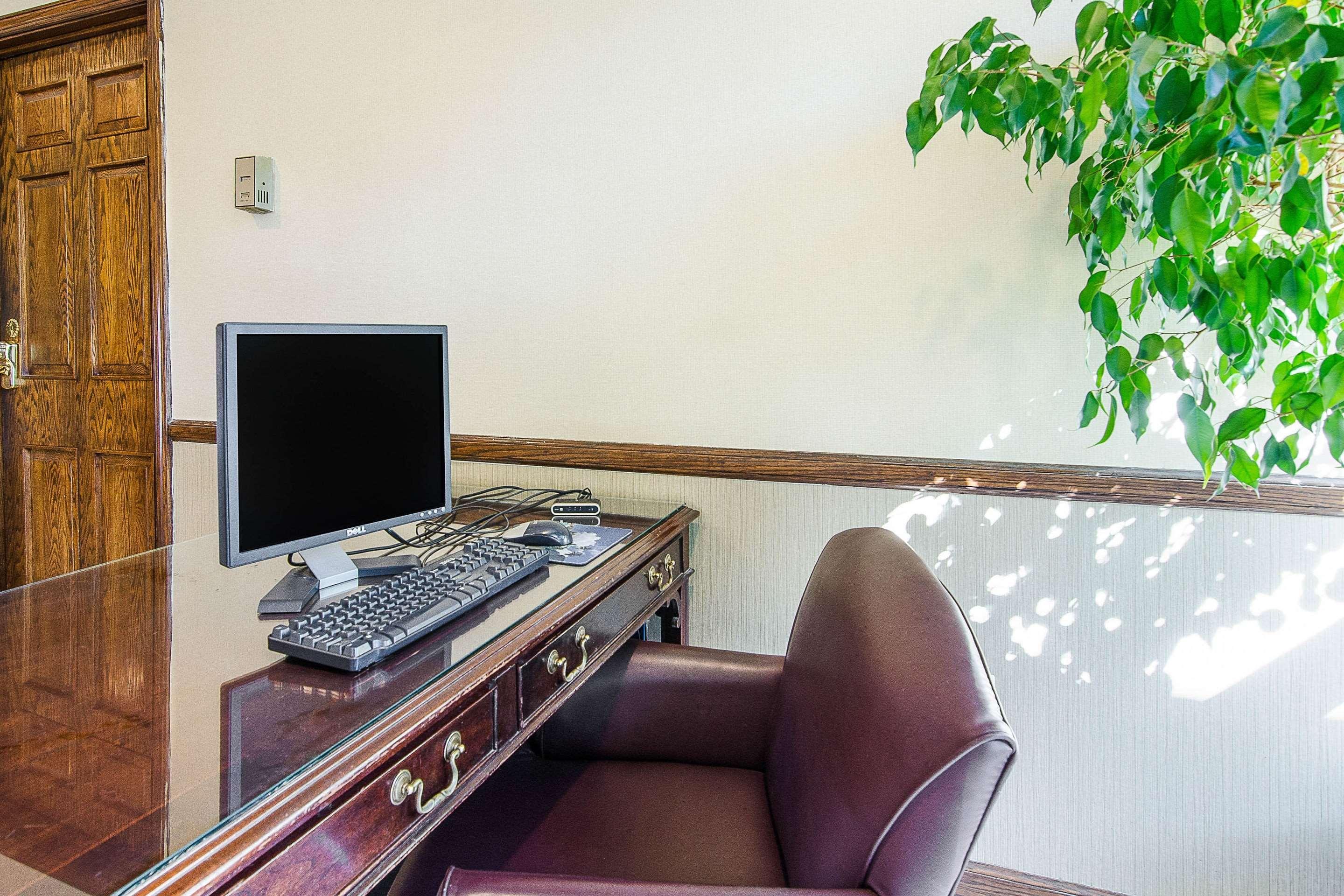 Econo Lodge Inn & Suites Norton Zewnętrze zdjęcie