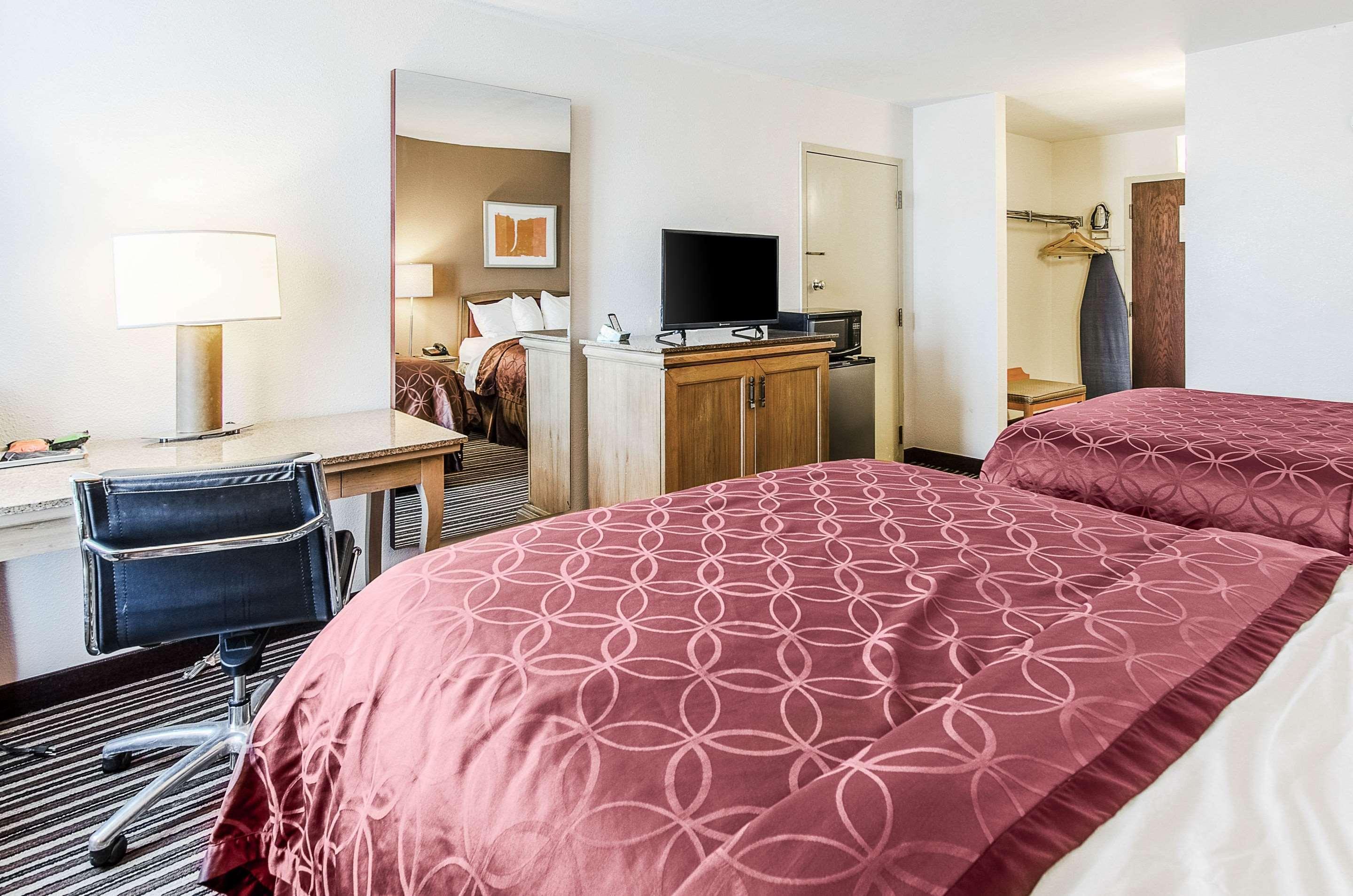 Econo Lodge Inn & Suites Norton Zewnętrze zdjęcie