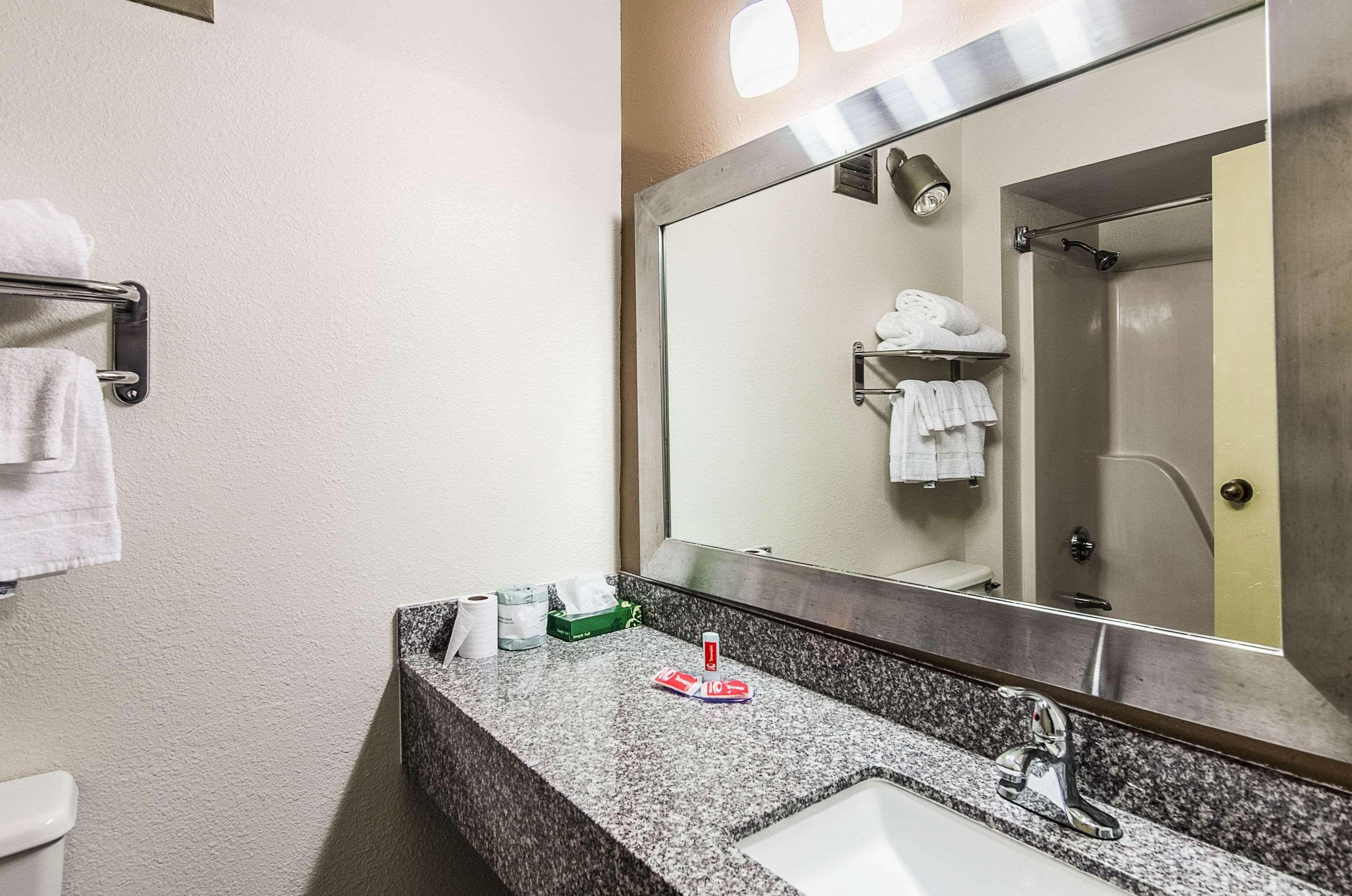 Econo Lodge Inn & Suites Norton Zewnętrze zdjęcie