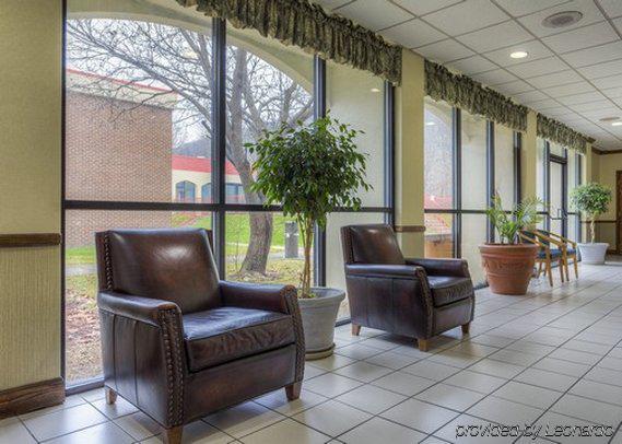 Econo Lodge Inn & Suites Norton Zewnętrze zdjęcie