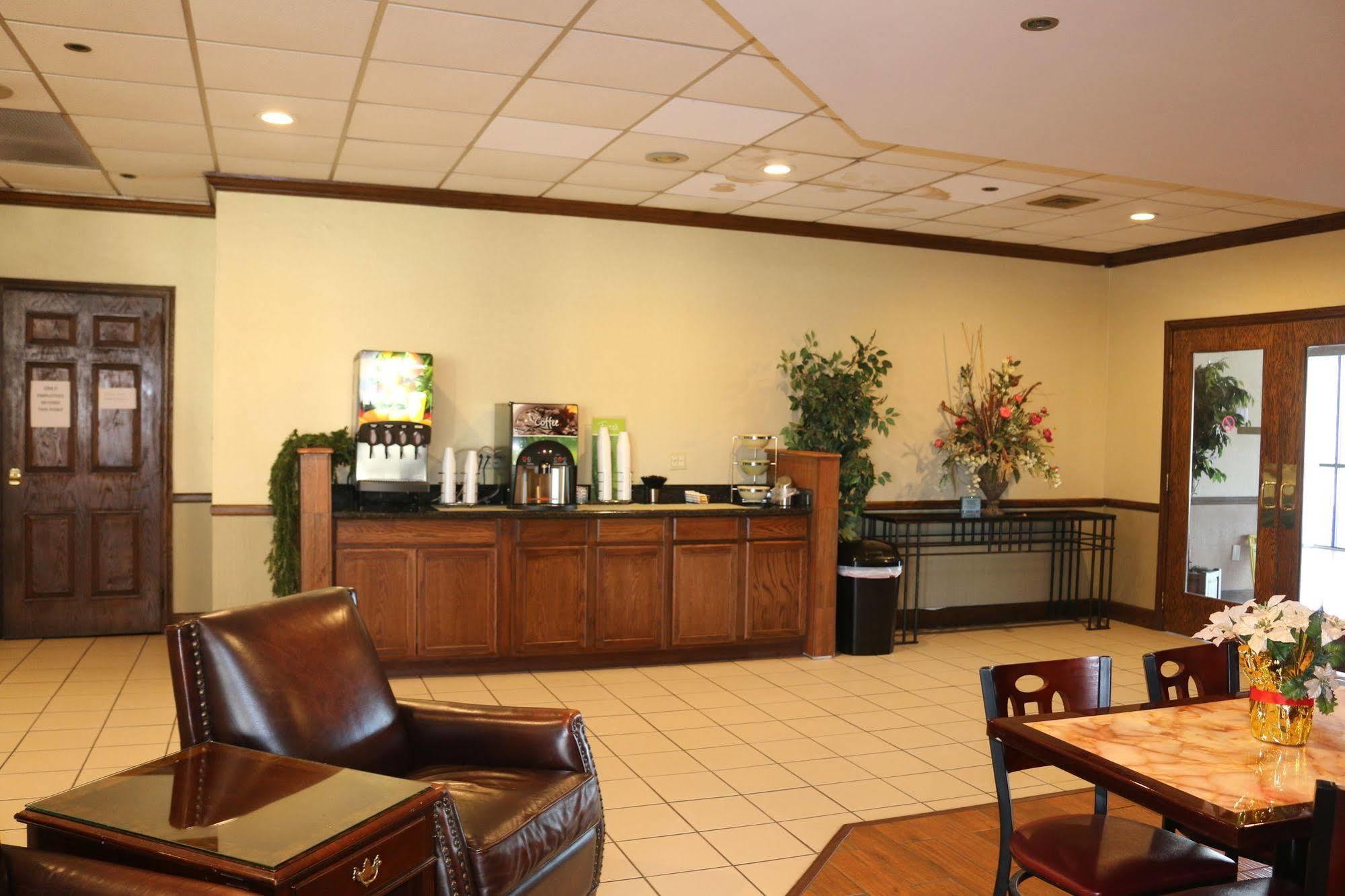 Econo Lodge Inn & Suites Norton Zewnętrze zdjęcie