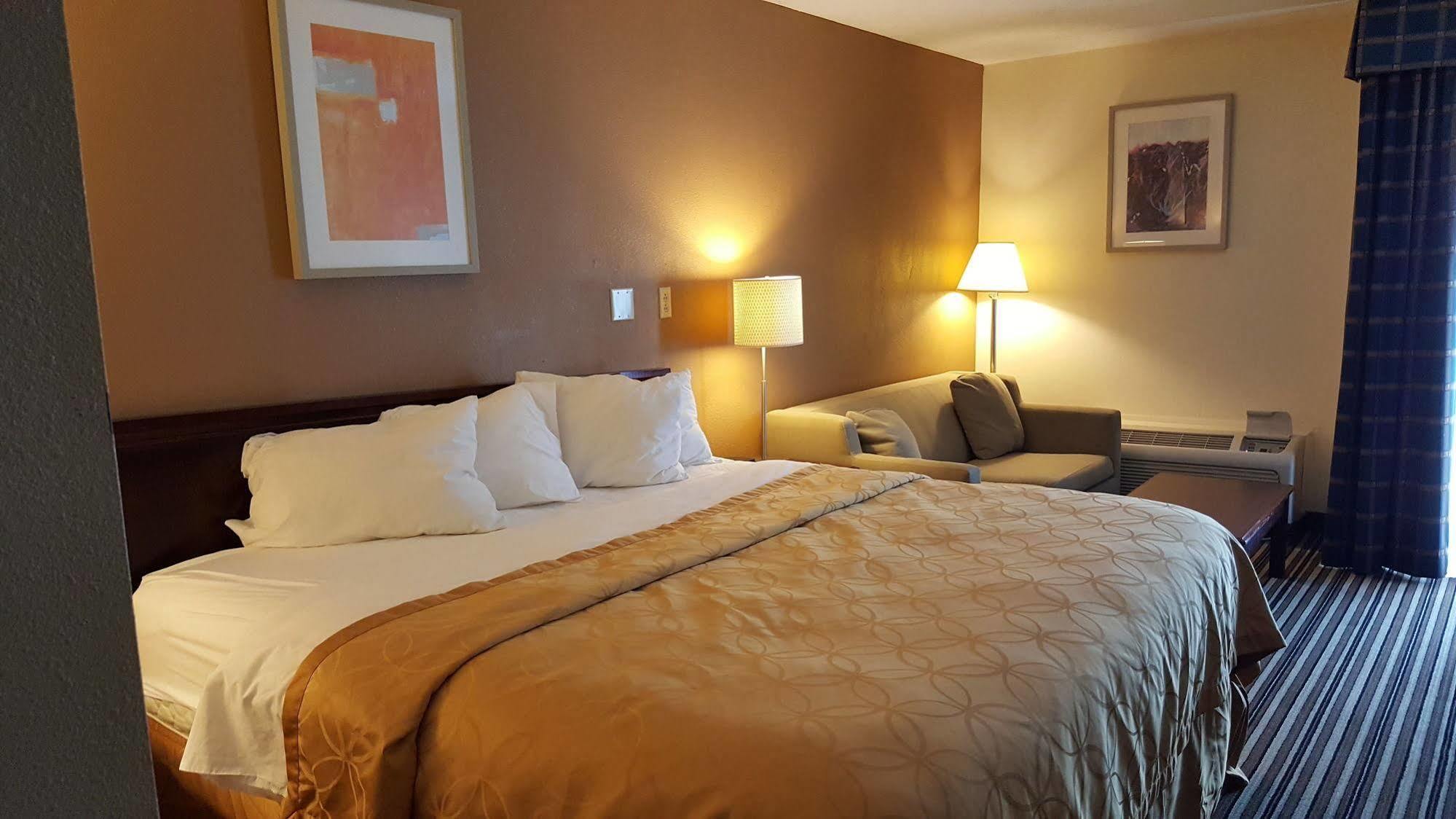 Econo Lodge Inn & Suites Norton Zewnętrze zdjęcie