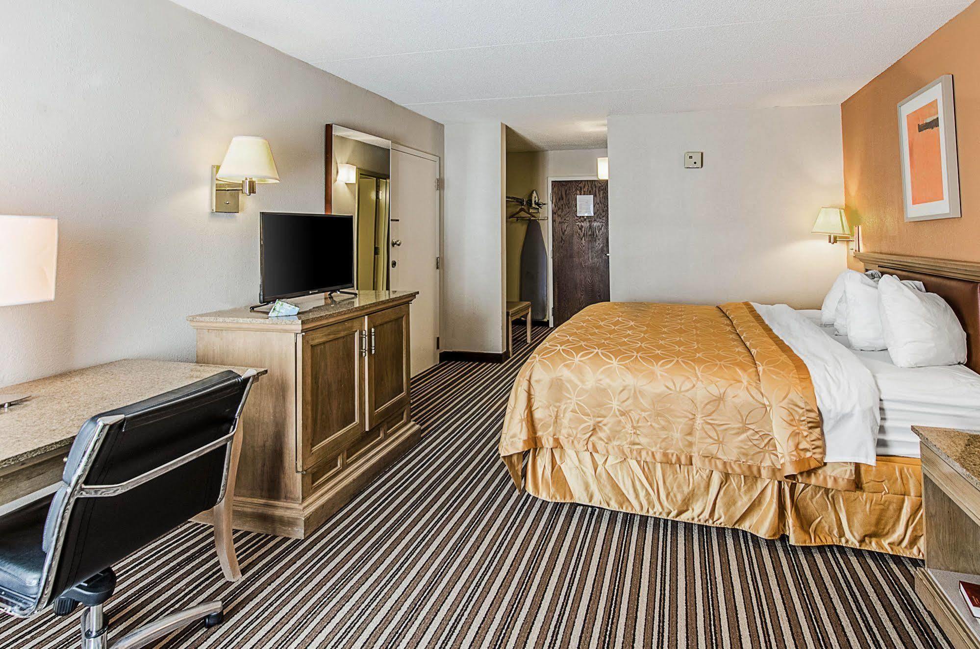 Econo Lodge Inn & Suites Norton Zewnętrze zdjęcie