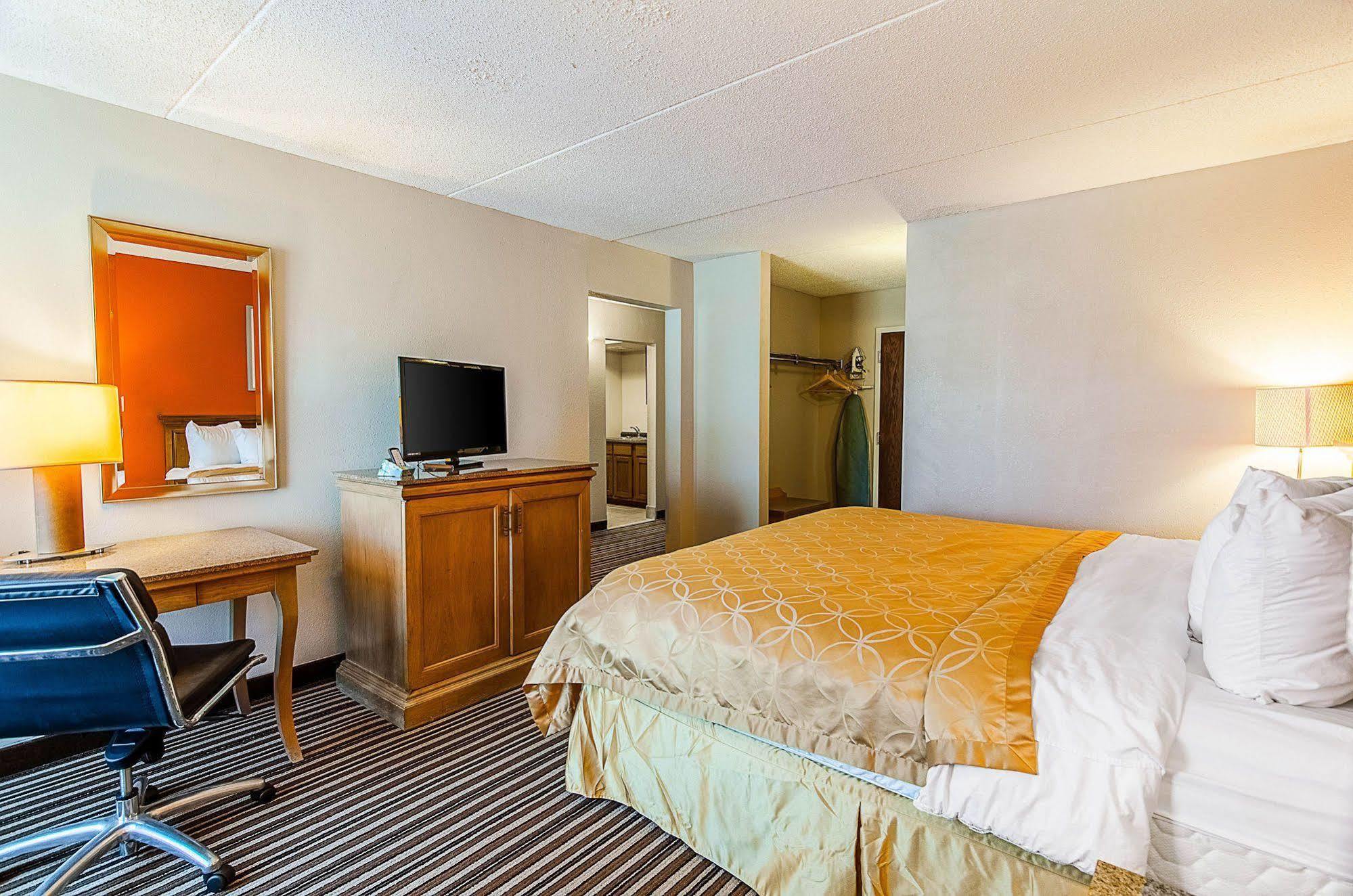 Econo Lodge Inn & Suites Norton Zewnętrze zdjęcie