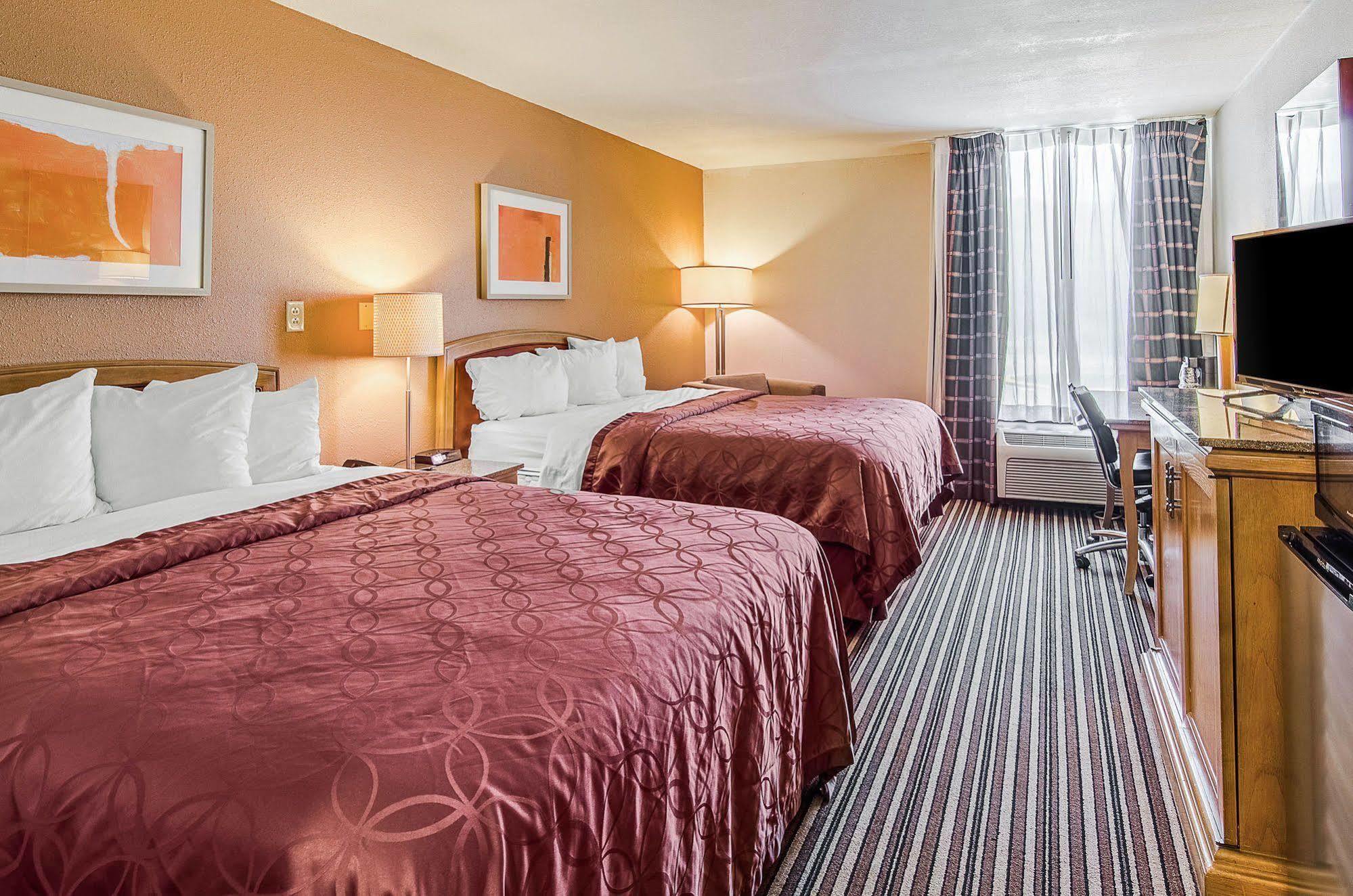Econo Lodge Inn & Suites Norton Zewnętrze zdjęcie