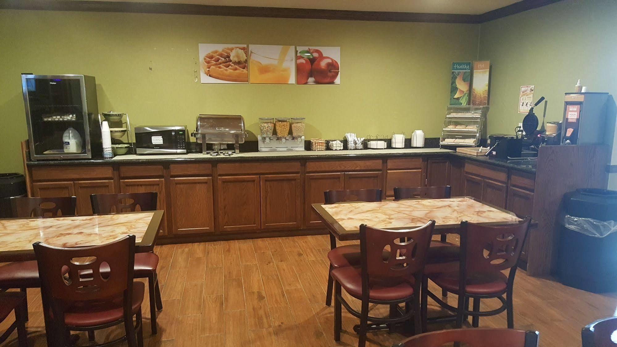 Econo Lodge Inn & Suites Norton Zewnętrze zdjęcie